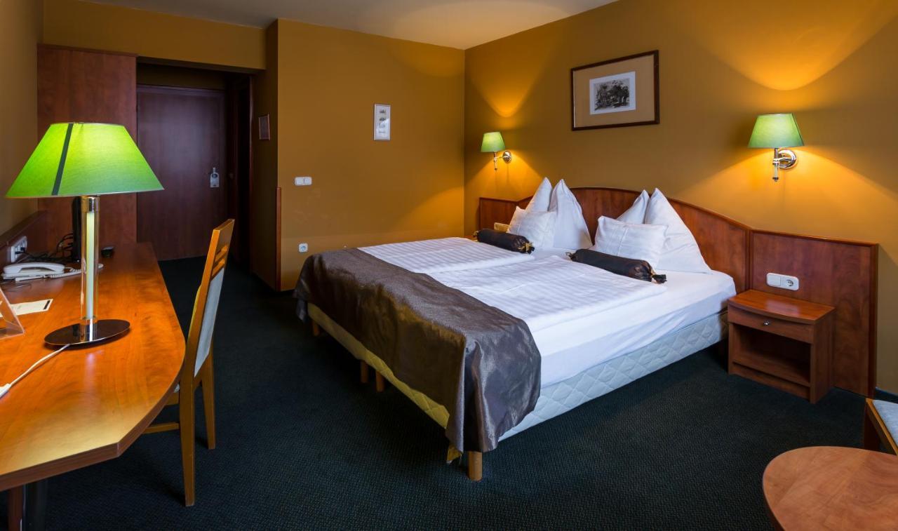 Hotel Gottwald Tata Esterno foto