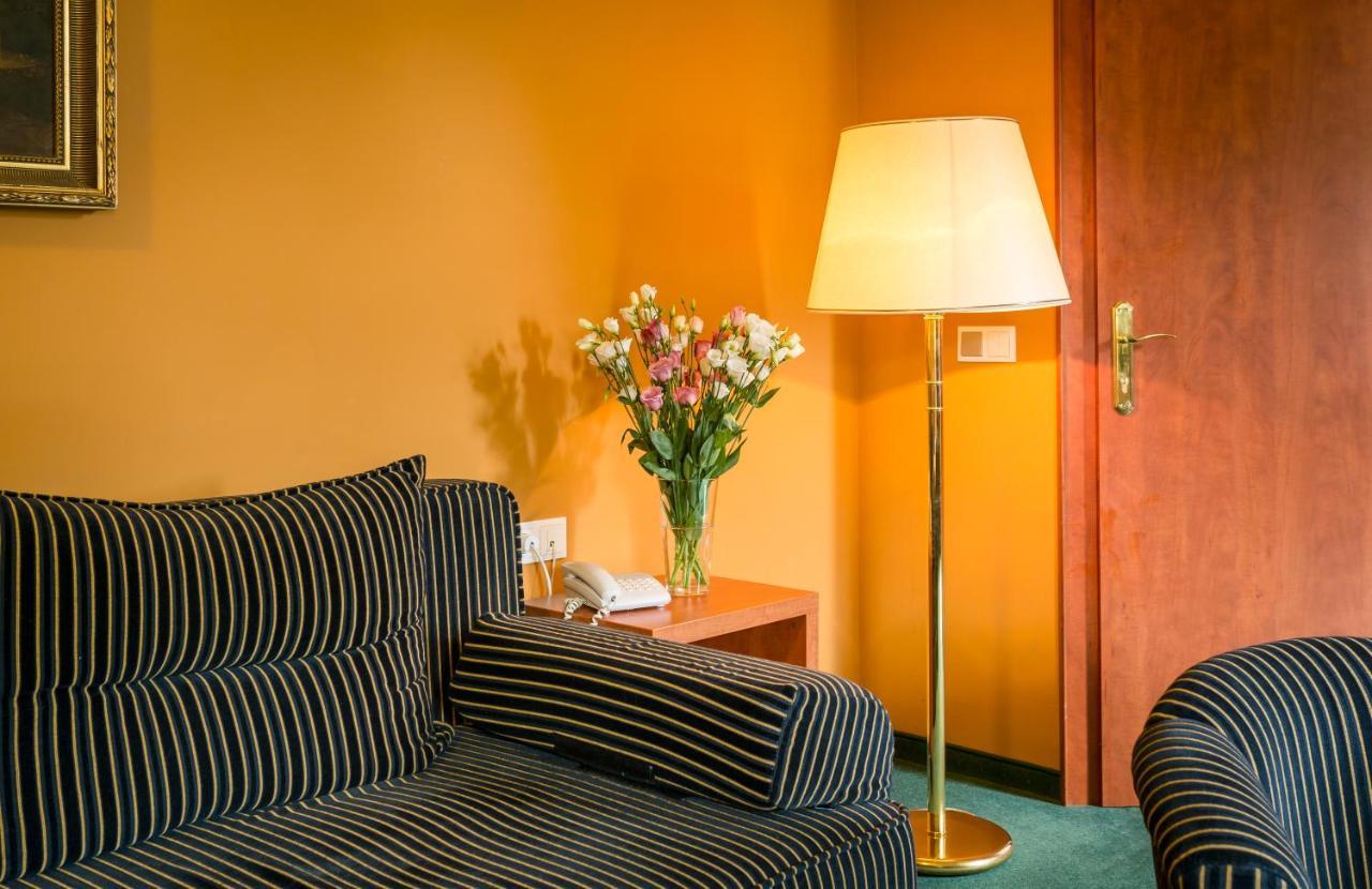 Hotel Gottwald Tata Esterno foto