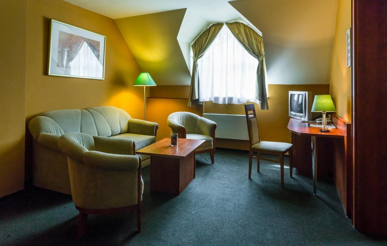 Hotel Gottwald Tata Esterno foto