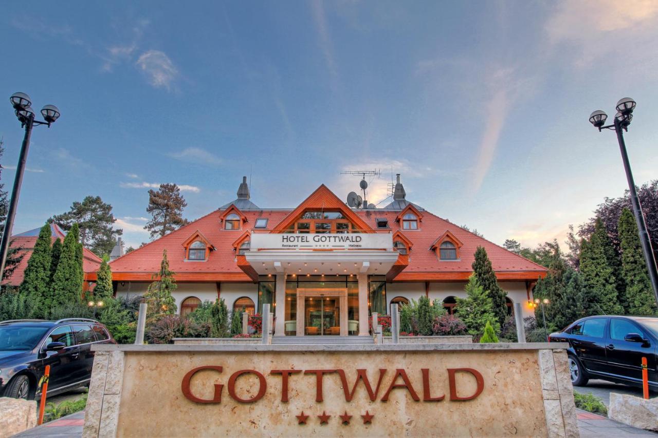 Hotel Gottwald Tata Esterno foto