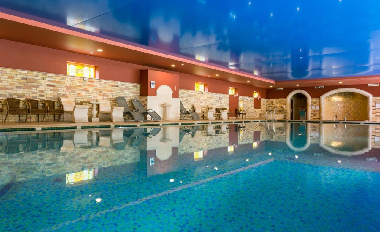 Hotel Gottwald Tata Esterno foto