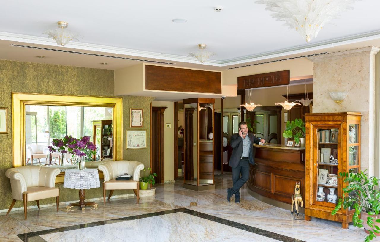 Hotel Gottwald Tata Esterno foto